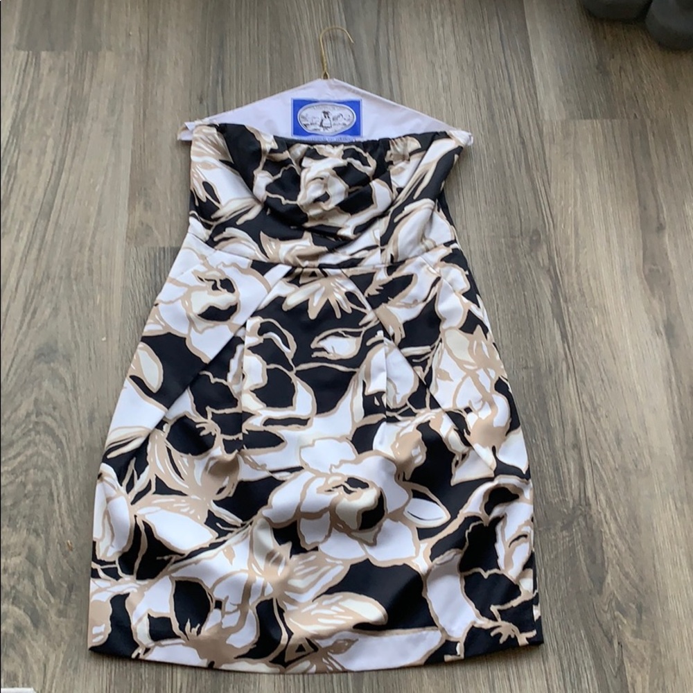Adorable strapless dress
